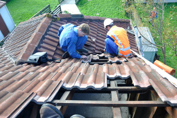 Couvreur à Lugrin en intervention sur toiture